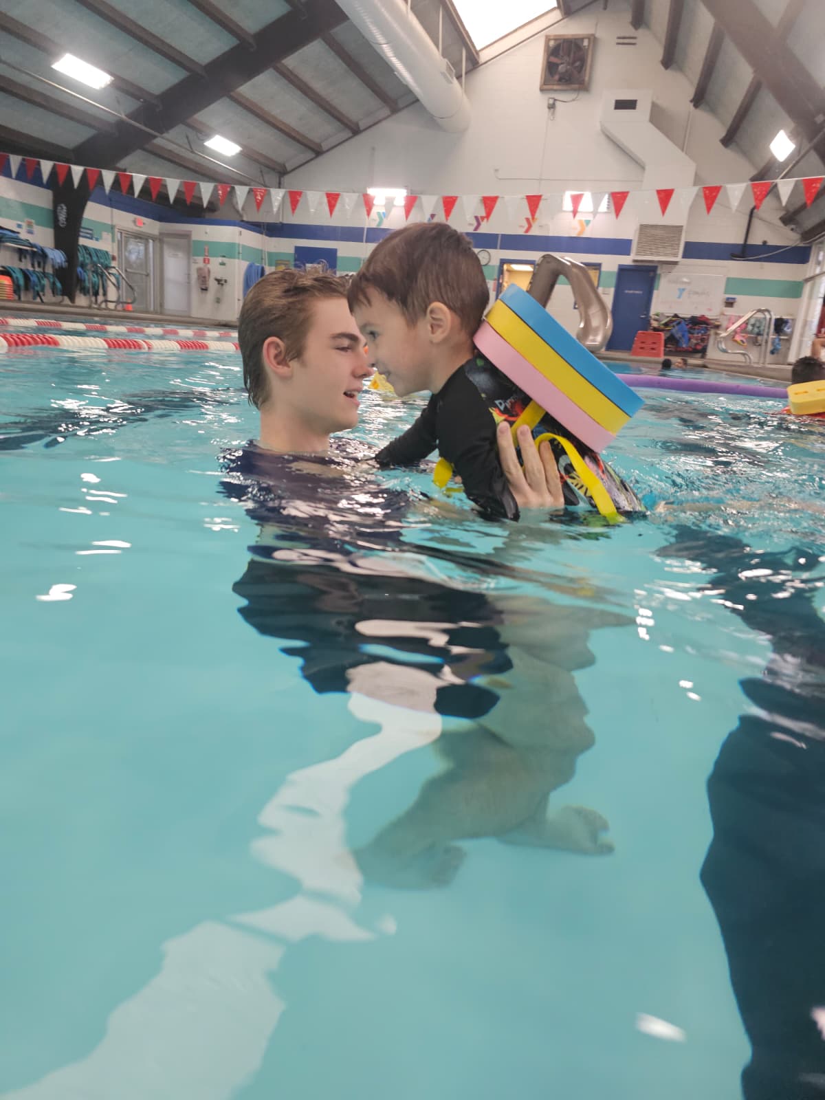 Clases de seguridad acuática y natación de supervivencia